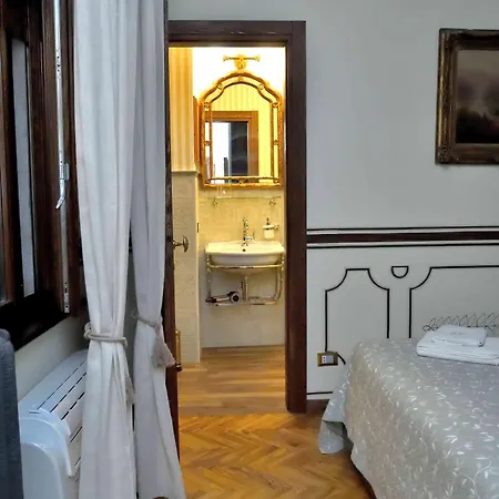 Regal House Vescovado Guest house *
